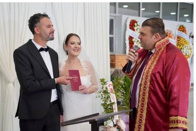 Bilge Yetişkin ve Ayhan Asan dünya evine girdi 2 1000169333