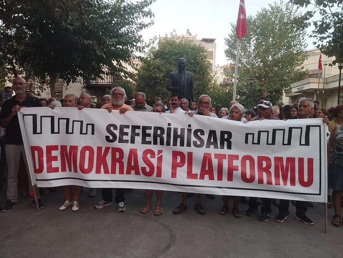 Seferihisar Demokrasi Platformu'ndan 10 Ekim Saldırısı Anısına Basın Açıklaması 2 WhatsApp Image 2024 10 10 at 20.25.16