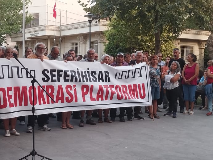 Seferihisar Demokrasi Platformu'ndan 10 Ekim Saldırısı Anısına Basın Açıklaması 1 WhatsApp Image 2024 10 10 at 20.25.16 1