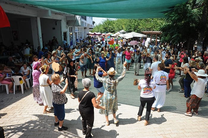 Ulamış'ta şenlik tüm hızıyla devam ediyor 3 67768495 1936930153073547 4973311462907838464 n