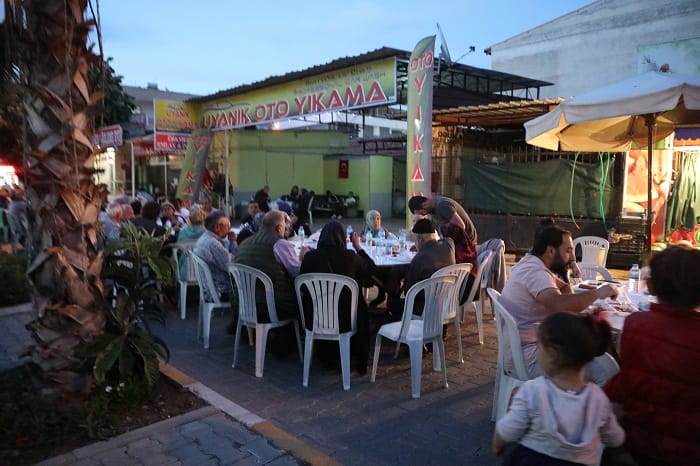 AkParti Seferihisar İlçe Teşkilatı Ürkmez'de İftar düzenledi 8 9 1