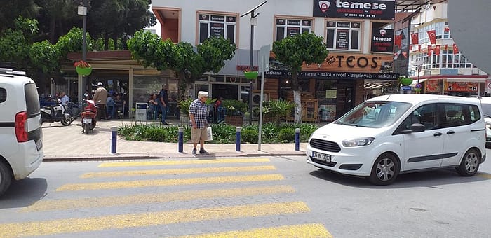 Seferihisar'da yayaya öncelik yüzde 10'da kaldı 4 61540731 147125529726445 3416658853473812480 n