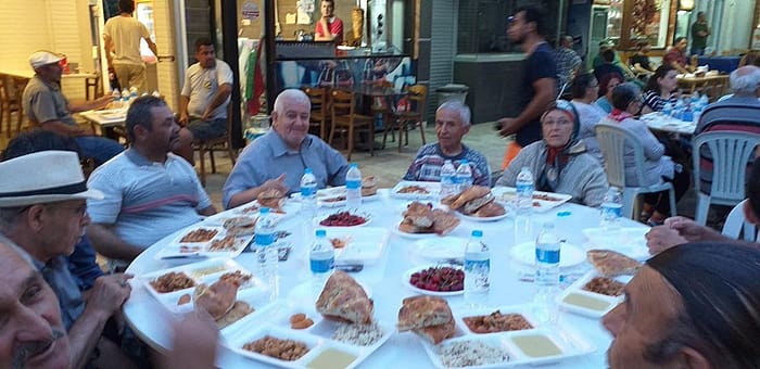 Seferihisar Ak Parti Geleneksel Merkez İftarını Gerçekleştirdi. 9 62055836 148607836244881 1811059387985297408 n