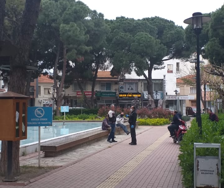 Polis Parklarda Oturanları Uyardı 1 20200404 171815