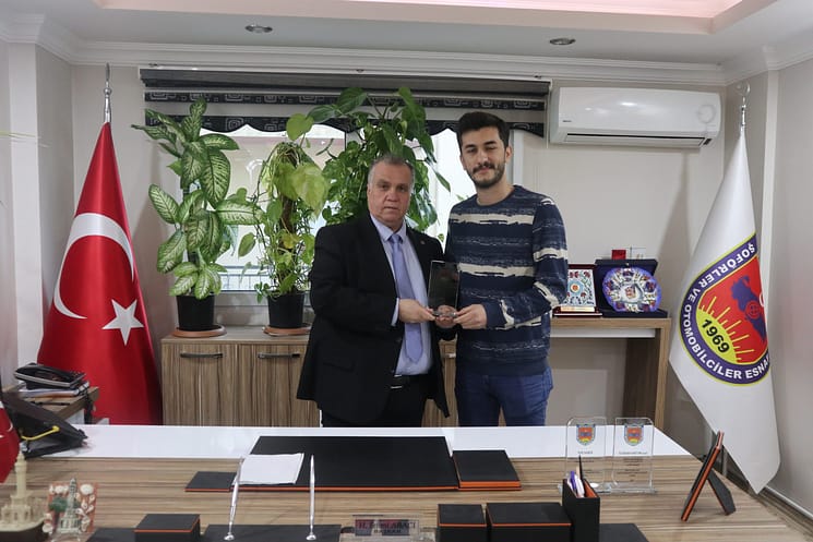 Seferihisar Şoförler ve Otomobilciler Odası Gazetecileri Onurlandırdı 4 IMG 2674 scaled