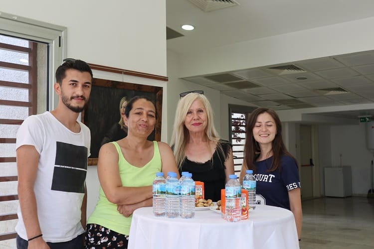 Ressam Gönül Savaş resim sergisi açıldı 6 IMG 2211