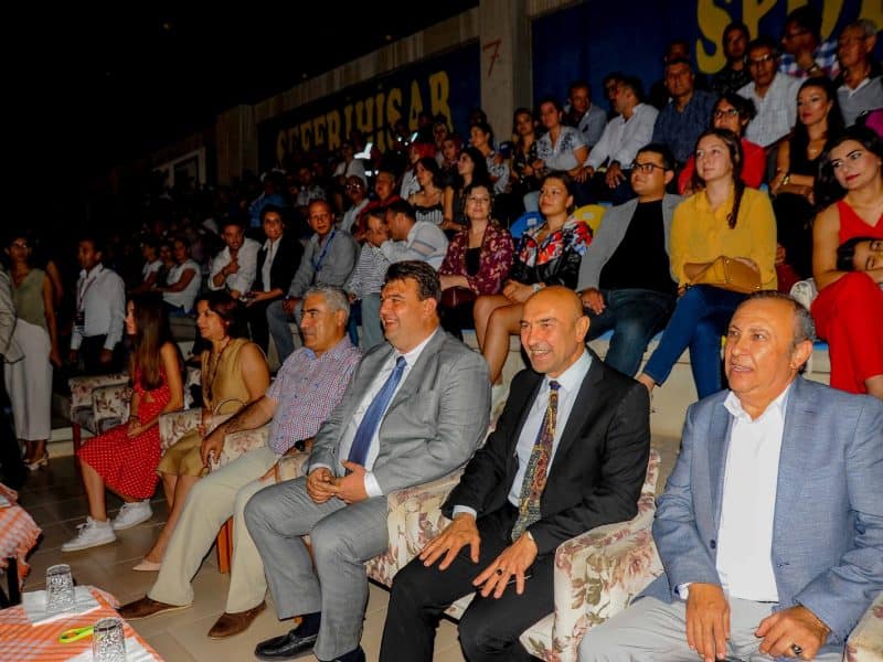 Nükhet Duru ile coşku dolu kurtuluş günü 2 1b045801 9525 42ff b1a3 0e541d002518