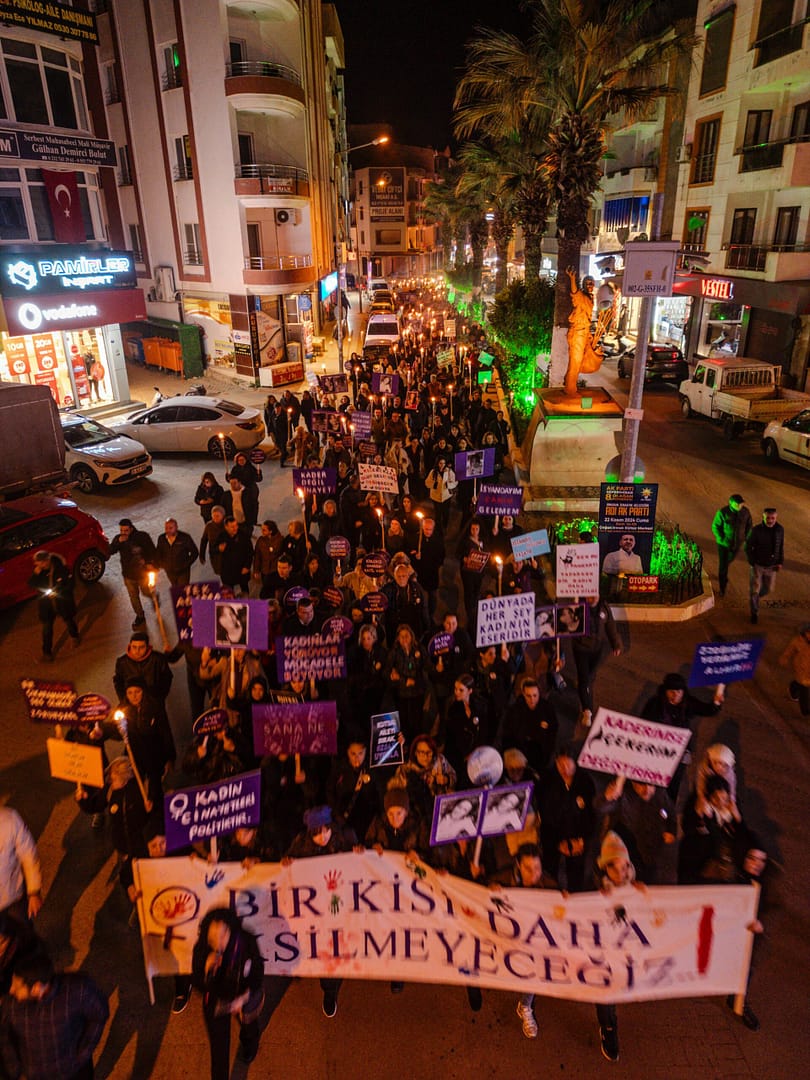 Seferihisar kadına yönelik şiddete karşı mücadelenin sesi oldu 2 Kadinasiddetdrone scaled