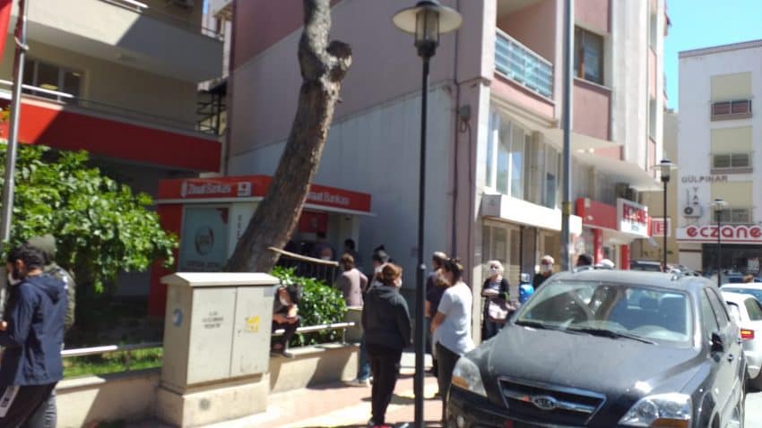 Dört Günlük Sokağa Çıkma Kısıtlaması Sonrası Pazar Yoğundu 2 20200427 144023 scaled e1588009694126