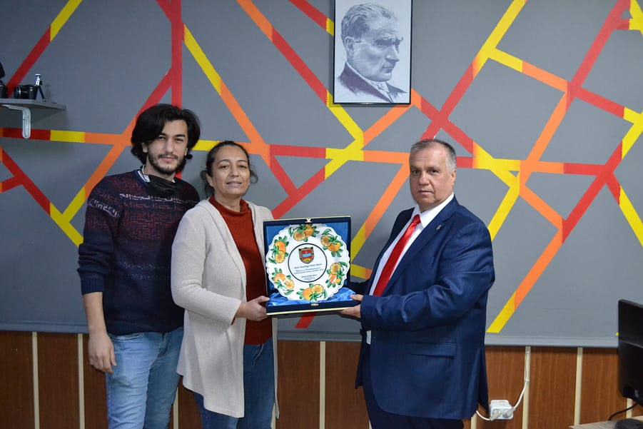 Seferihisar Şoförler Odasından GazettEge'ye Onur Plaketi 4 DSC 0086 scaled