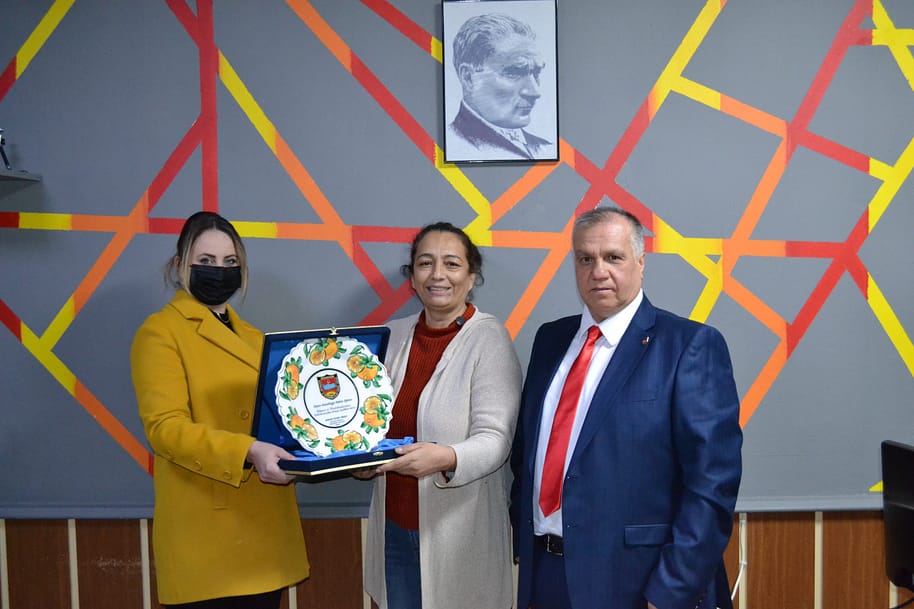 Seferihisar Şoförler Odasından GazettEge'ye Onur Plaketi 3 DSC 0085 scaled