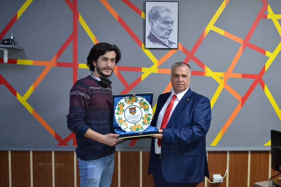 Seferihisar Şoförler Odasından GazettEge'ye Onur Plaketi 2 DSC 0090 scaled