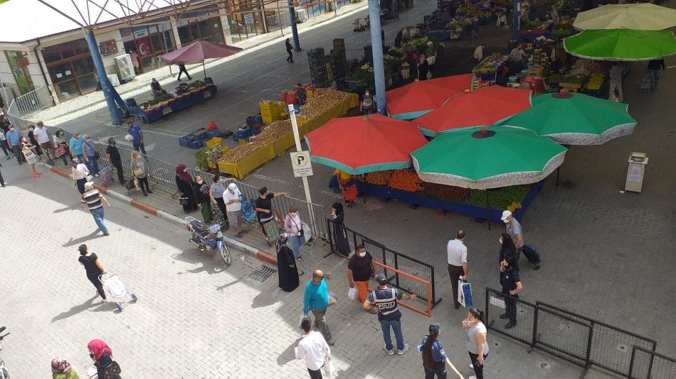 Pazarda Uzun Kuyruk 1 20200515 104948 scaled e1589532614750