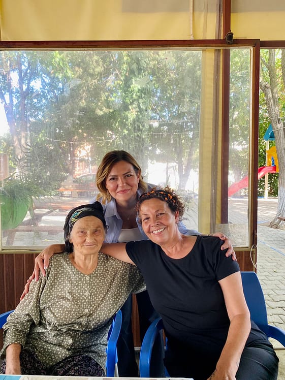 Seferihisar Belediyesi ve CHP Seferihisar Ortak Çalışması "Kadın Varsa Hayat Var" Projesi Başladı 2 Serap Cinar Sukran Tozduman